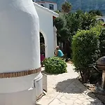 Tatil Evi In With Pool Near Montgo Park